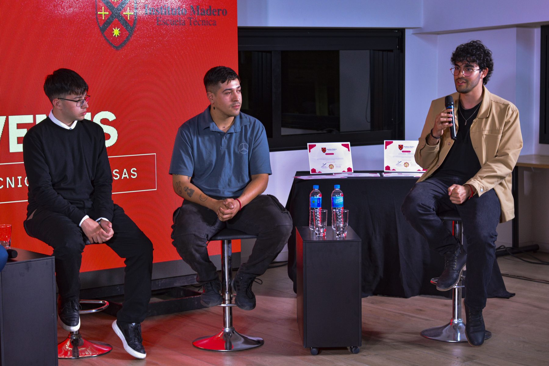 Panel de jóvenes: Tomás, egresado 2022 y técnico en Mac Group.