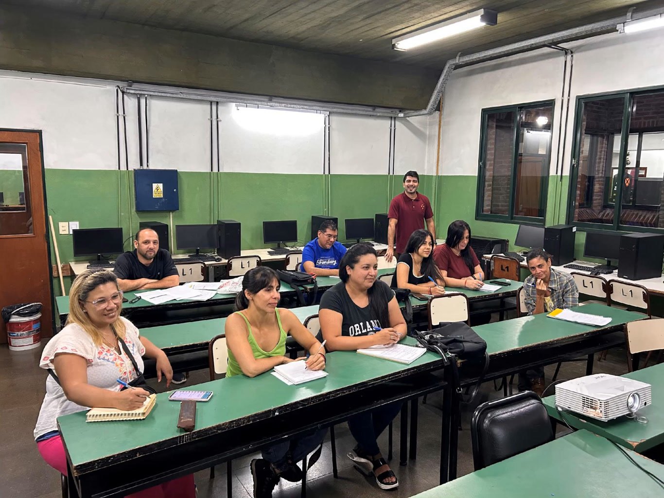El laboratorio de informática del Instituto Madero