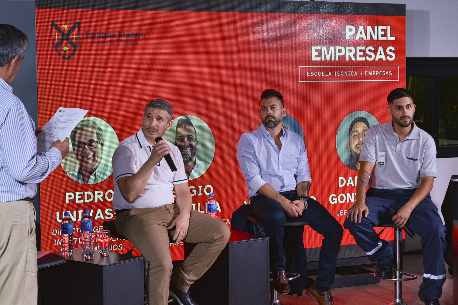 Panel de empresas: Sergio Costilla (Cigliutti Guerini), con Gustavo Veneziano y Daniel González.