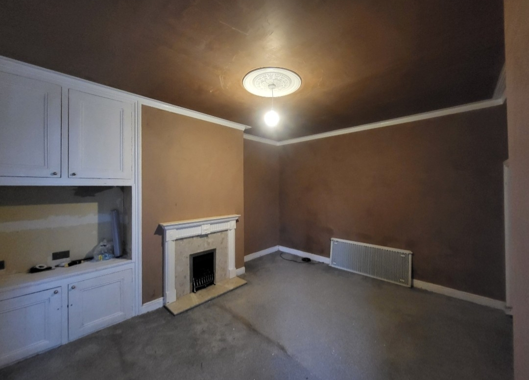 Plastered living room with smooth walls