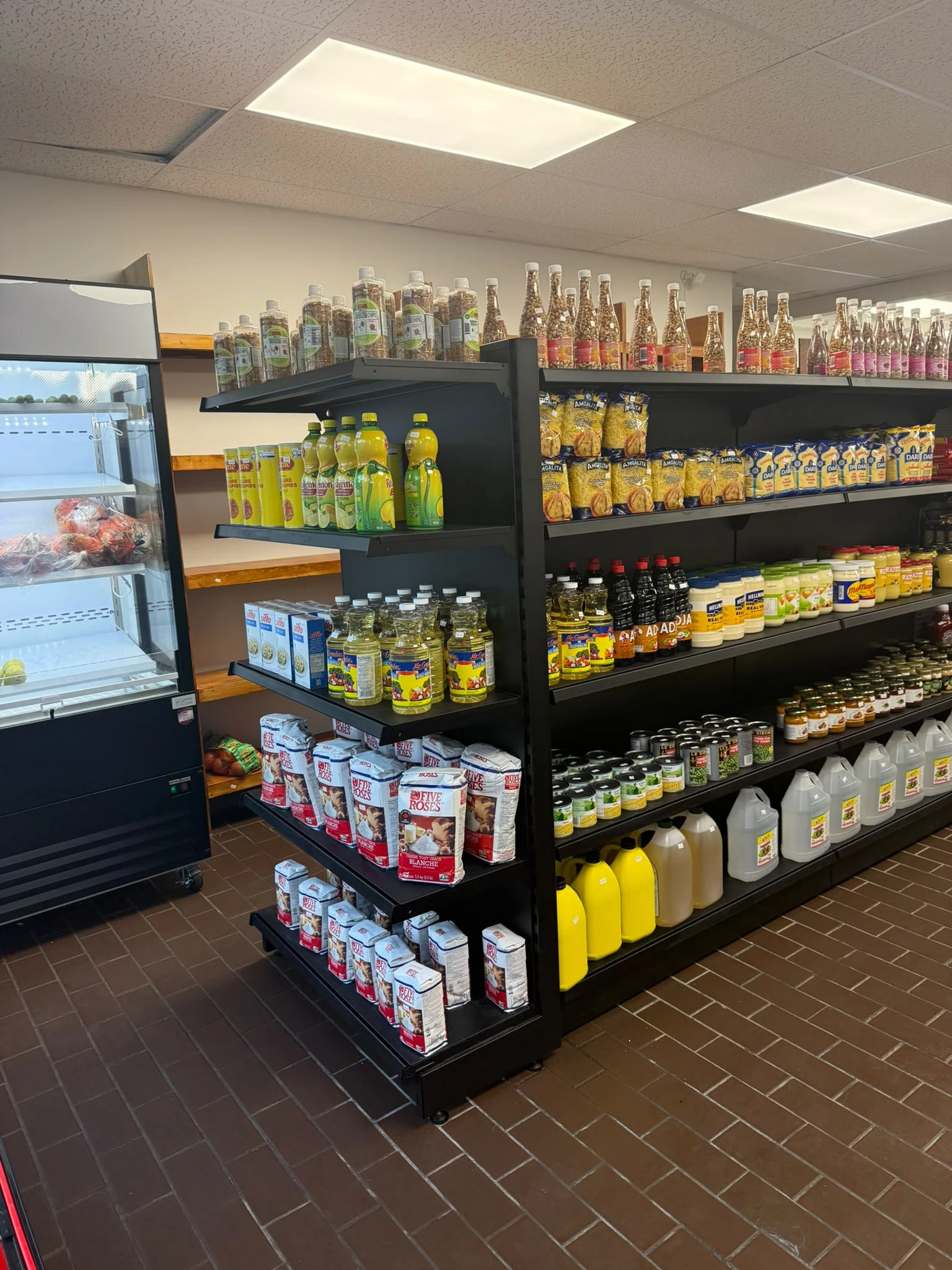 Épicerie africaine et canadienne Petite Afrique à Montréal — marché boutique