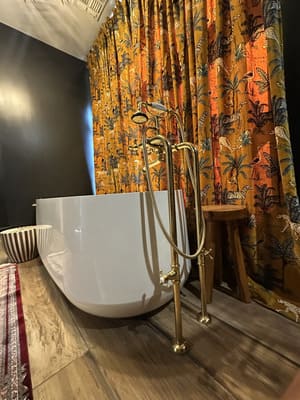 {{ custom_values.service_3 }} in {{custom_values.area_3})