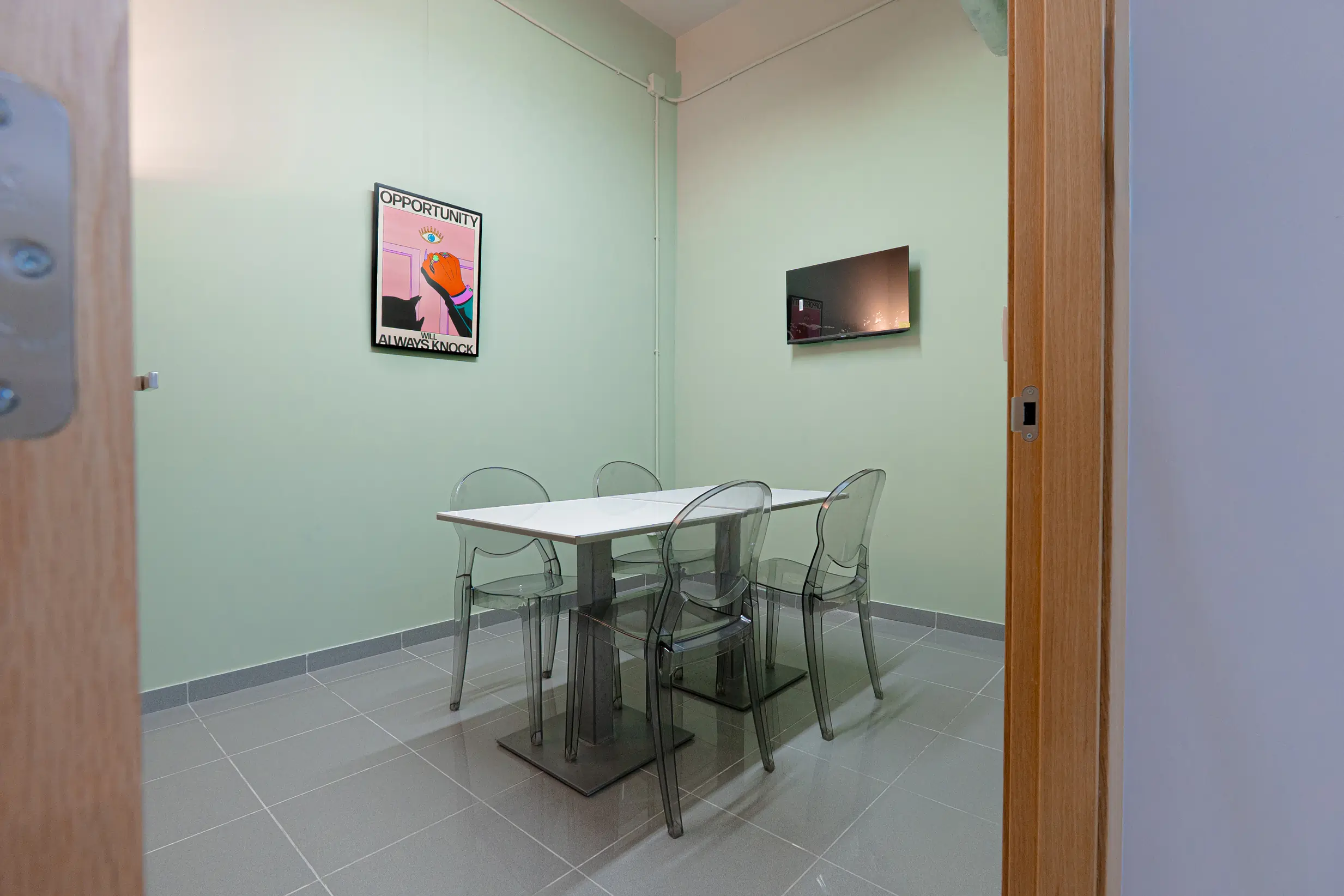 <h3>Meeting room 1</h3>