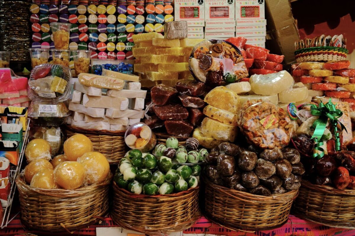 Ambiente característico de la Calle de los Dulces