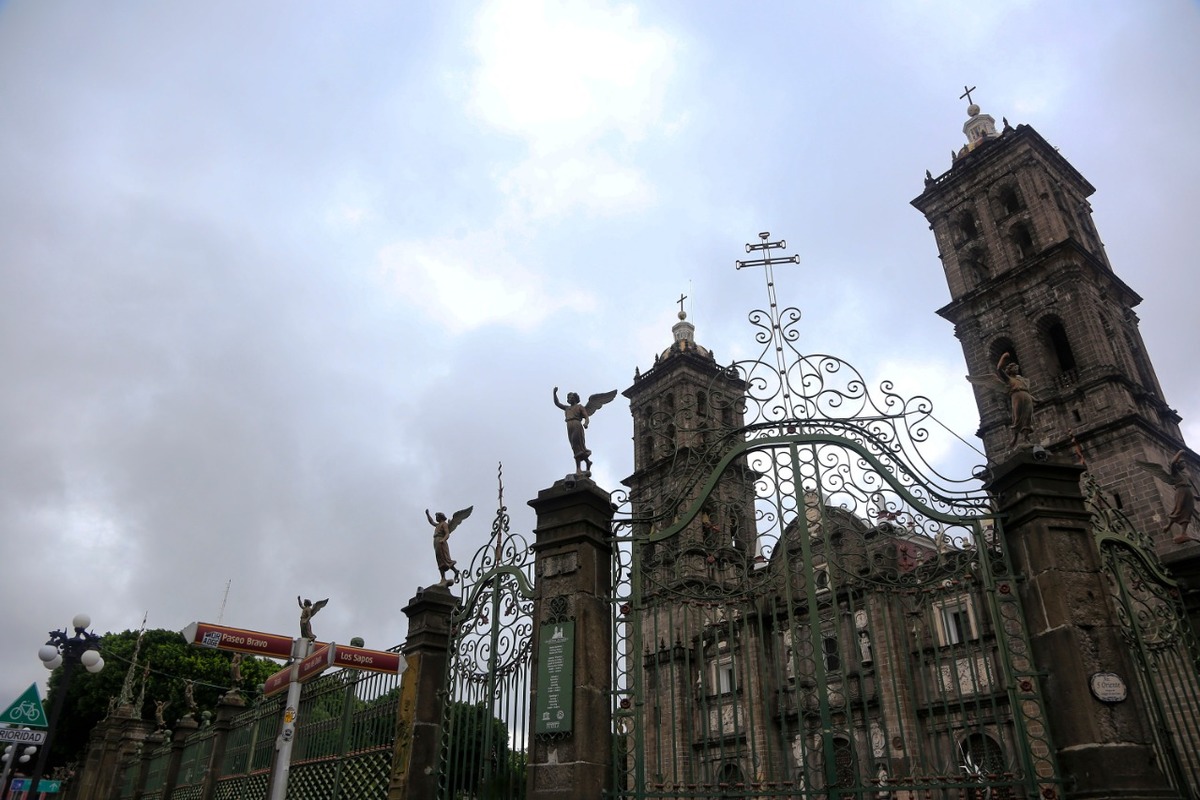 Fachada e iluminación de la Catedral de Puebla