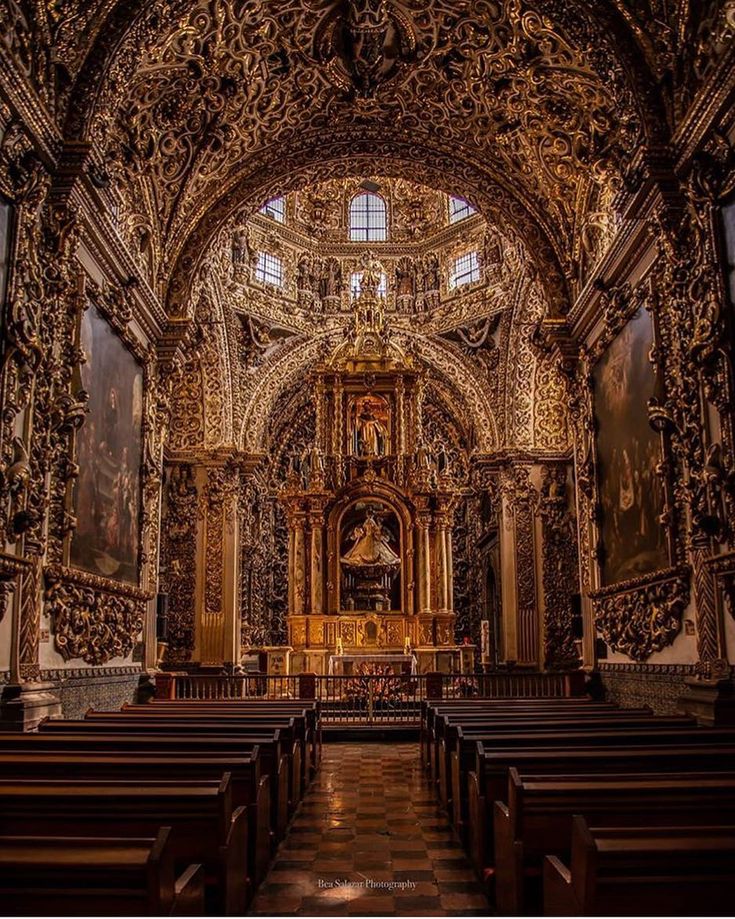 Detalles ornamentales de la Capilla del Rosario