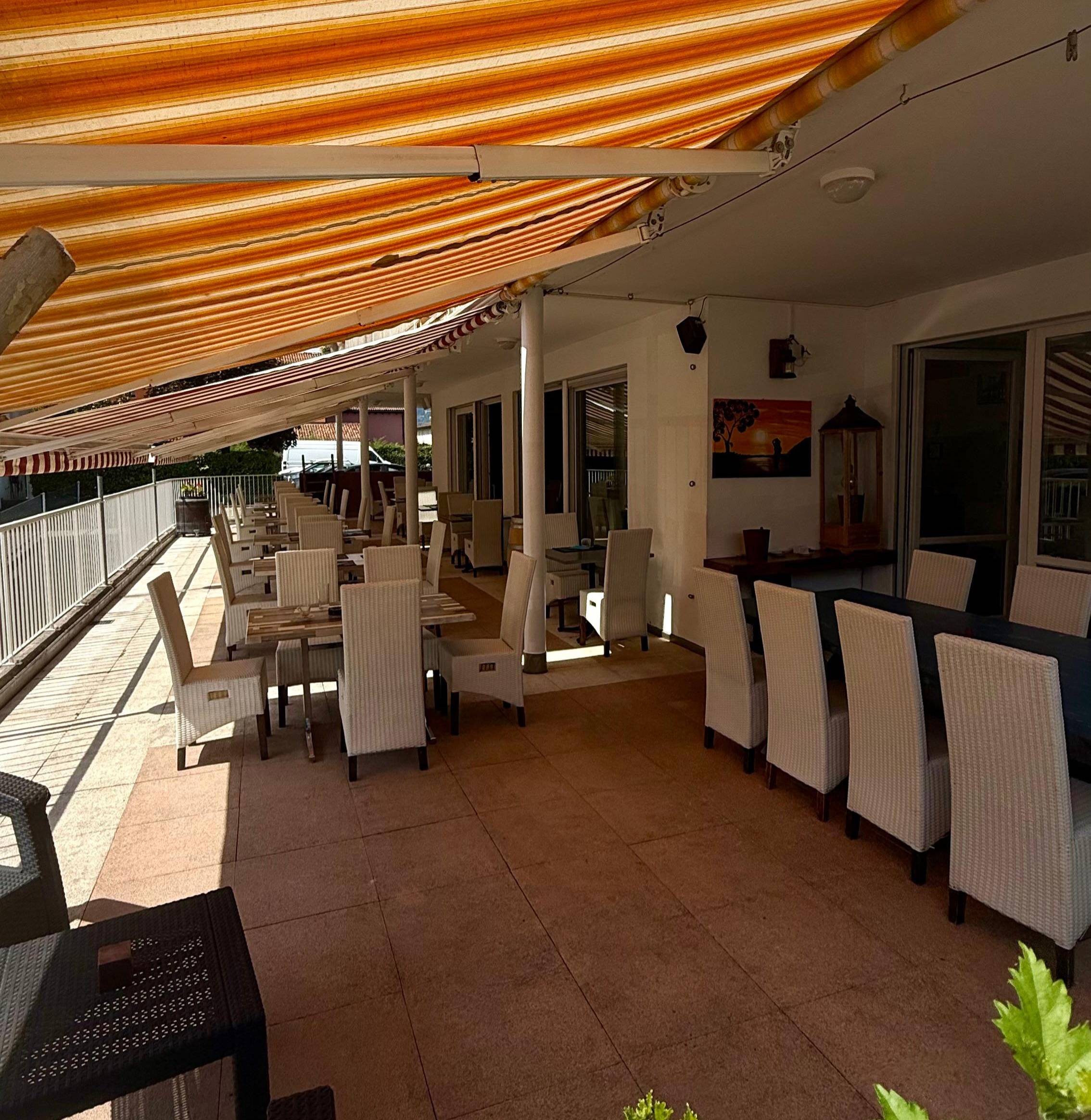 Dehor esterno di Arcobaleno a Caslano per pranzi e cene all'aperto