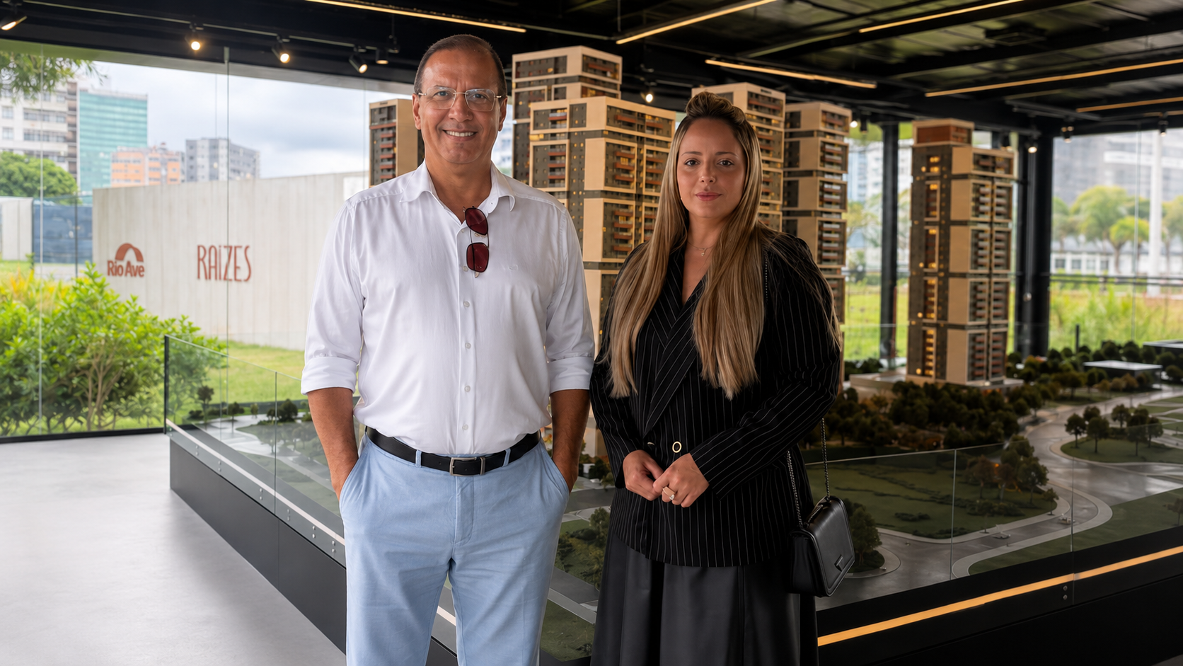 Suellen Germânio e equipe Mano Imóveis em apresentação de empreendimento de alto padrão