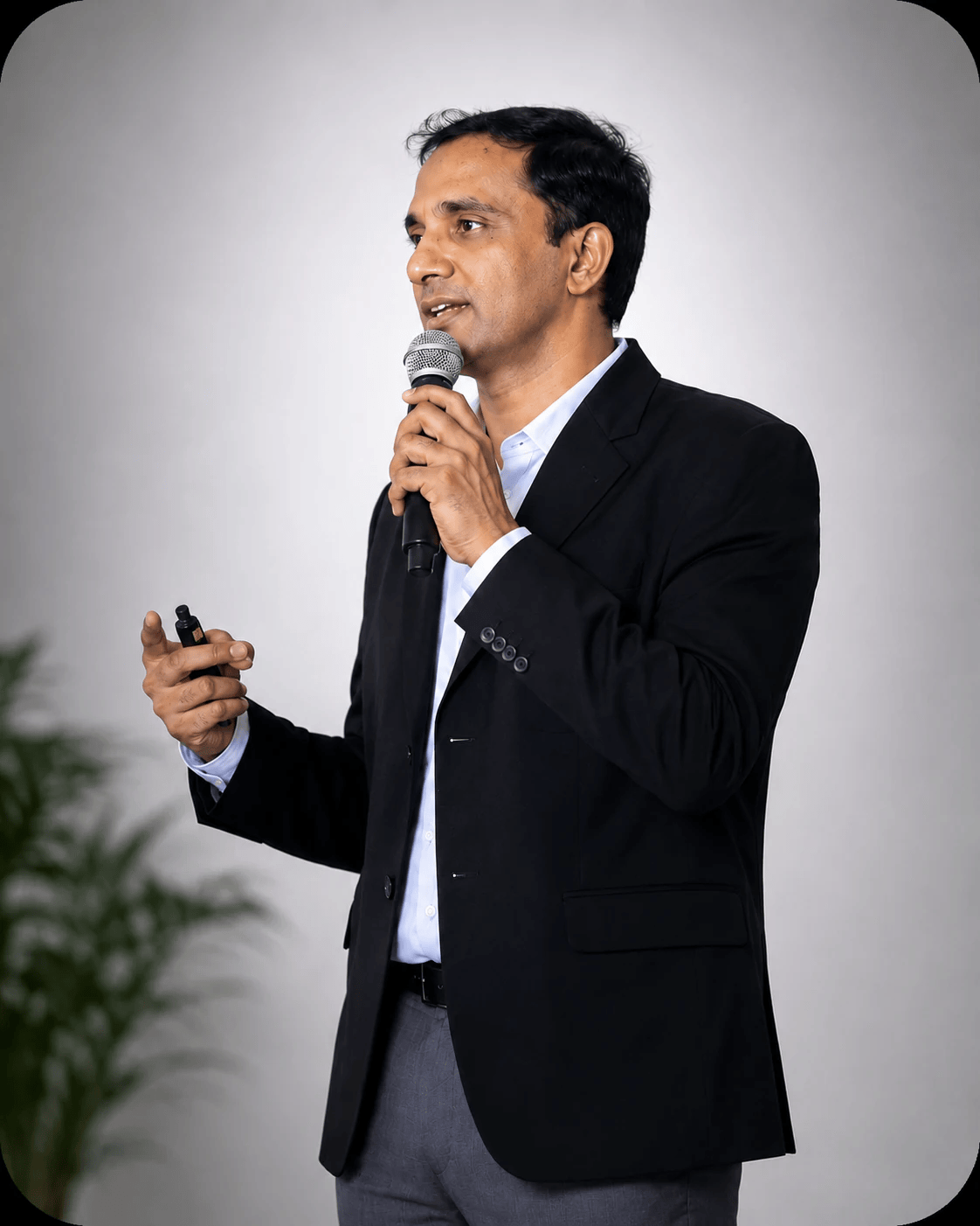 Dr. Rajiv Naidu conducting a live training session
