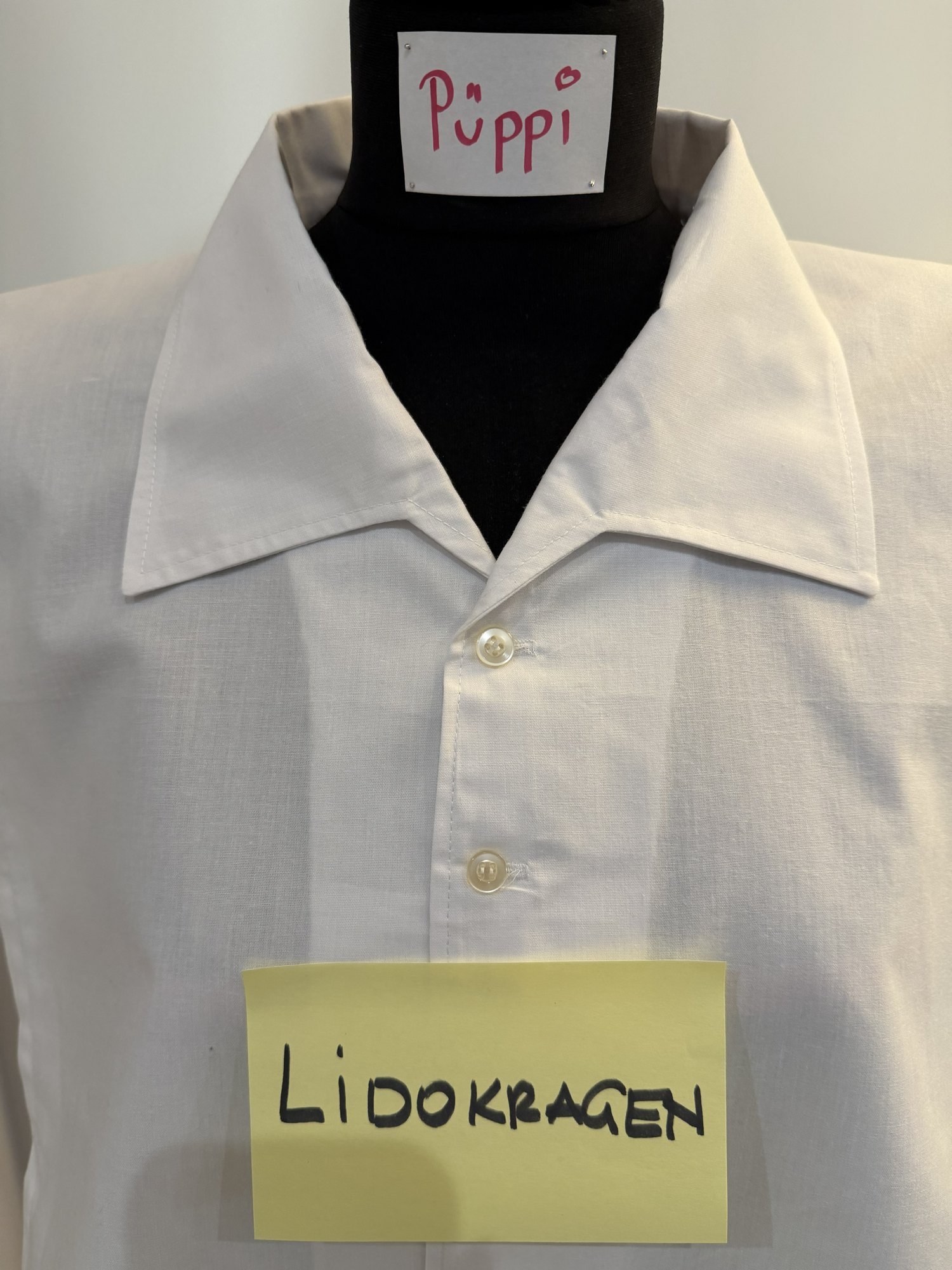 Lidokragen, genäht auf der Schneiderpuppe
