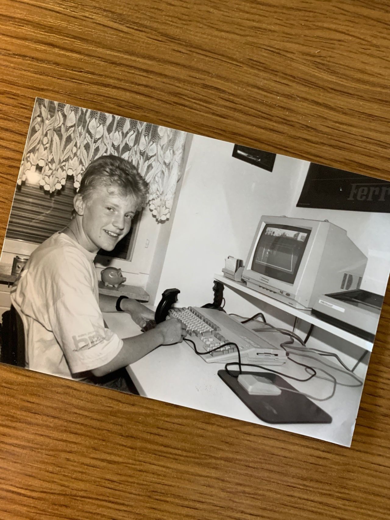 Marc A. Schwitter an einem alten Commodore 64 Marc A. Schwitter an einem alten Commodore 64