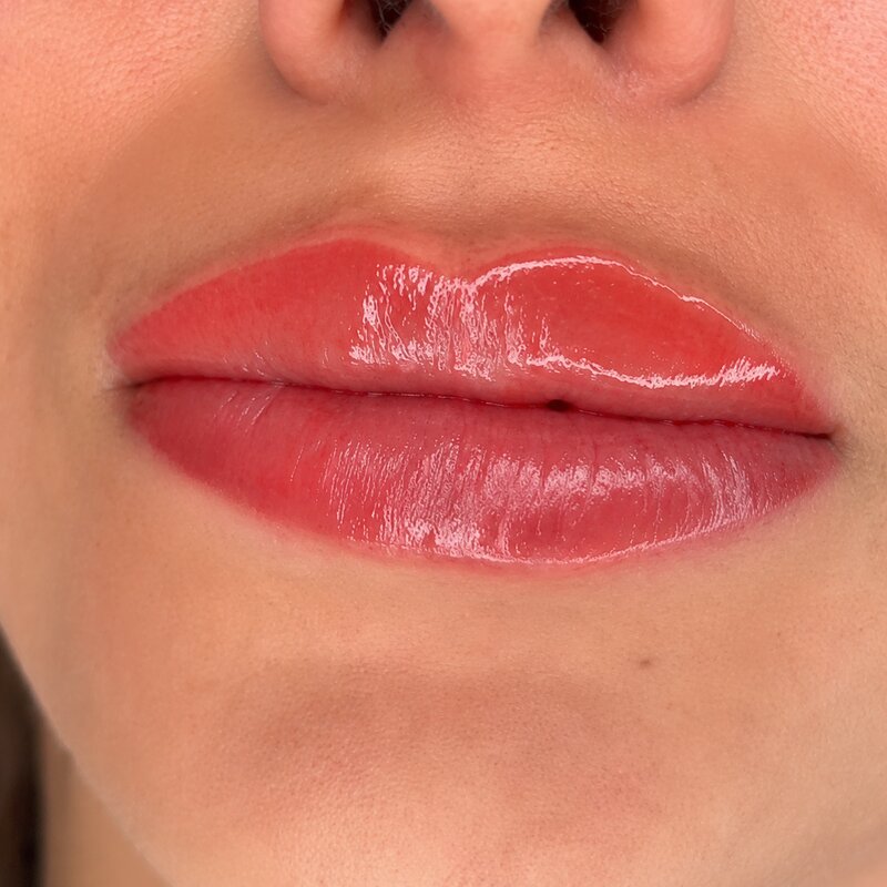 Resultado real de micropigmentación de labios en Lares Studio