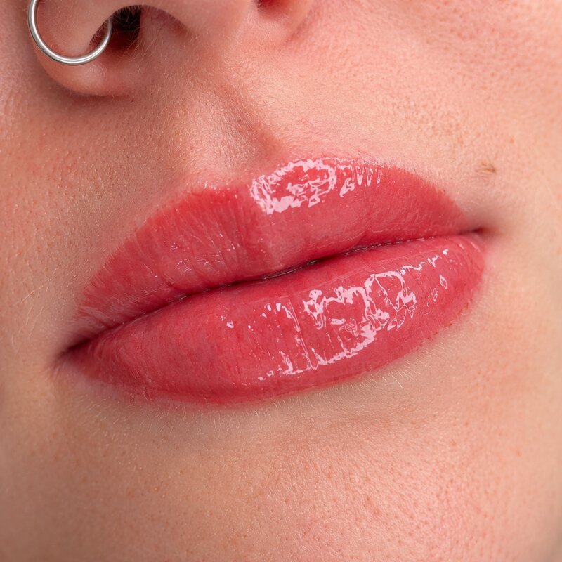 Resultado real de micropigmentación de labios, caso 2