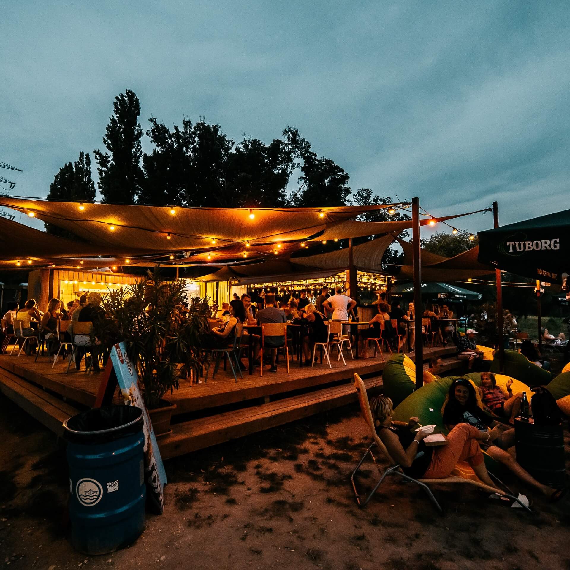 Buli helyszín Budapesten – vízparti terasz ahol a naplementéből este lesz