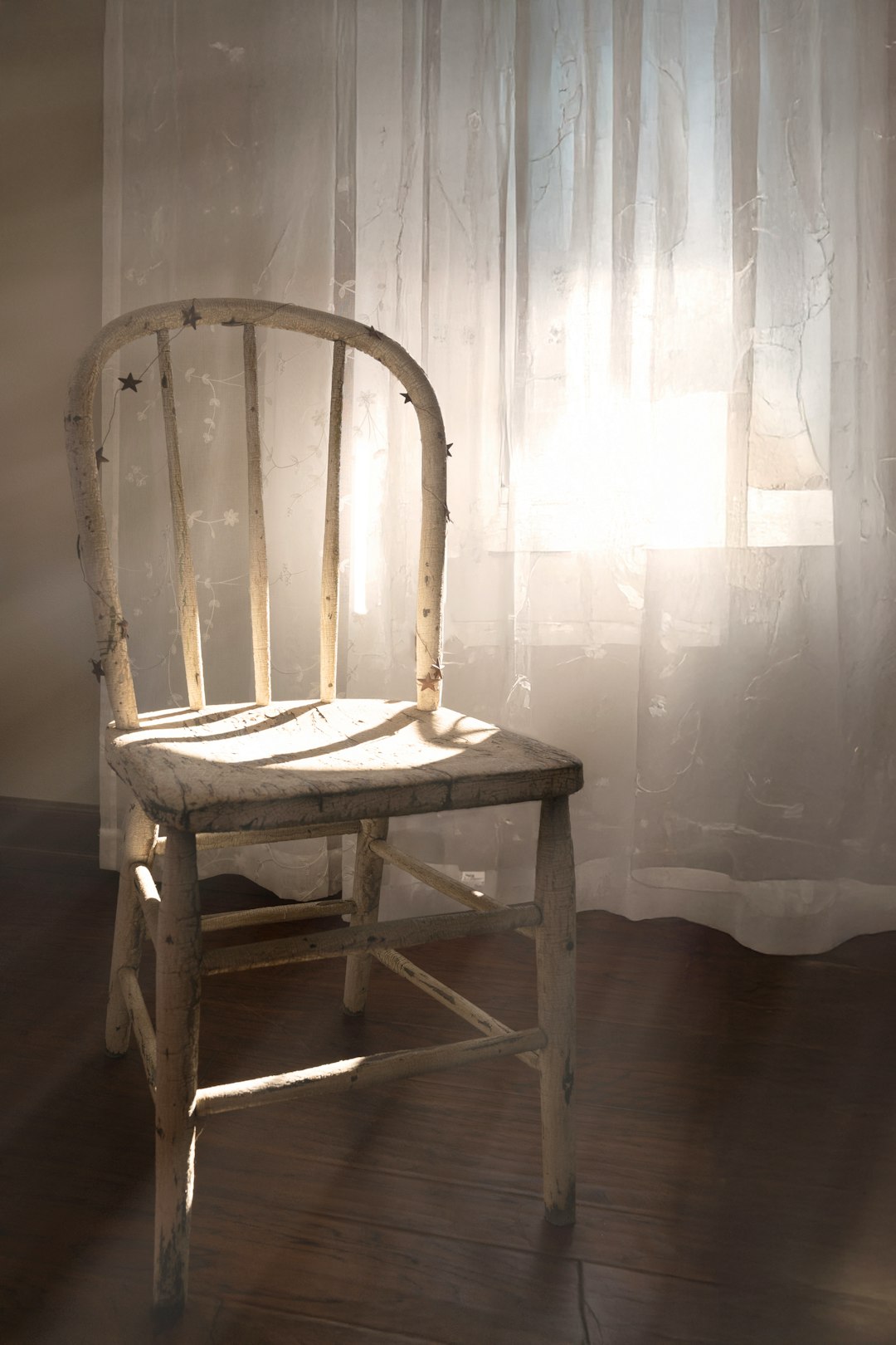 sunlight-through-window-on-chair