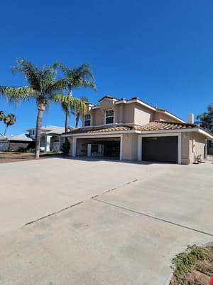 {{ custom_values.service_4 }} in {{custom_values.area_7})