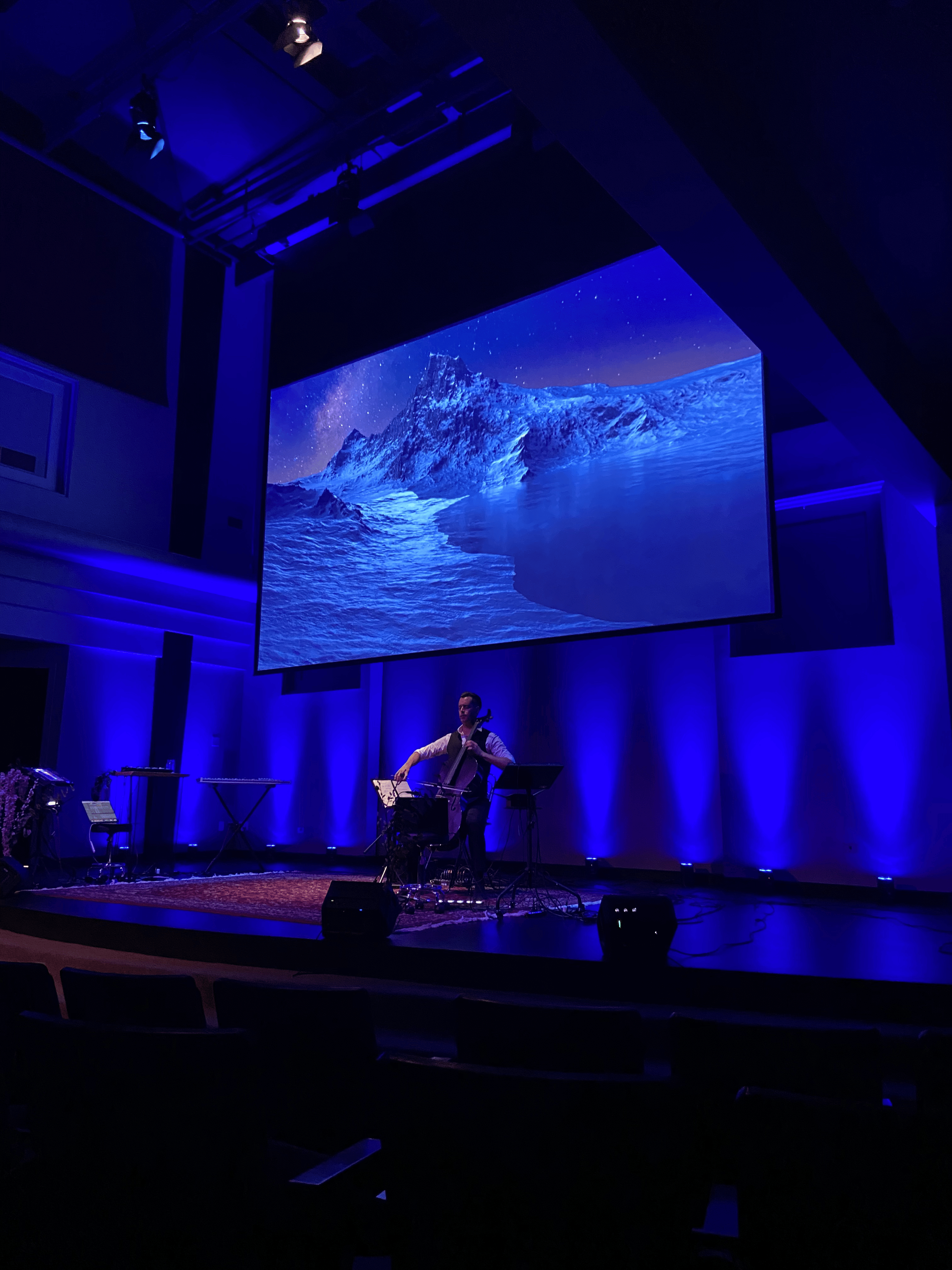 Shaun Diaz performing Cosmic Wilderness with projection