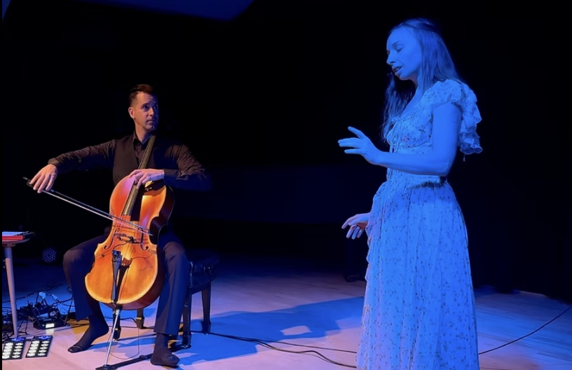 Shaun Diaz on cello with Særa Fiøra in performance