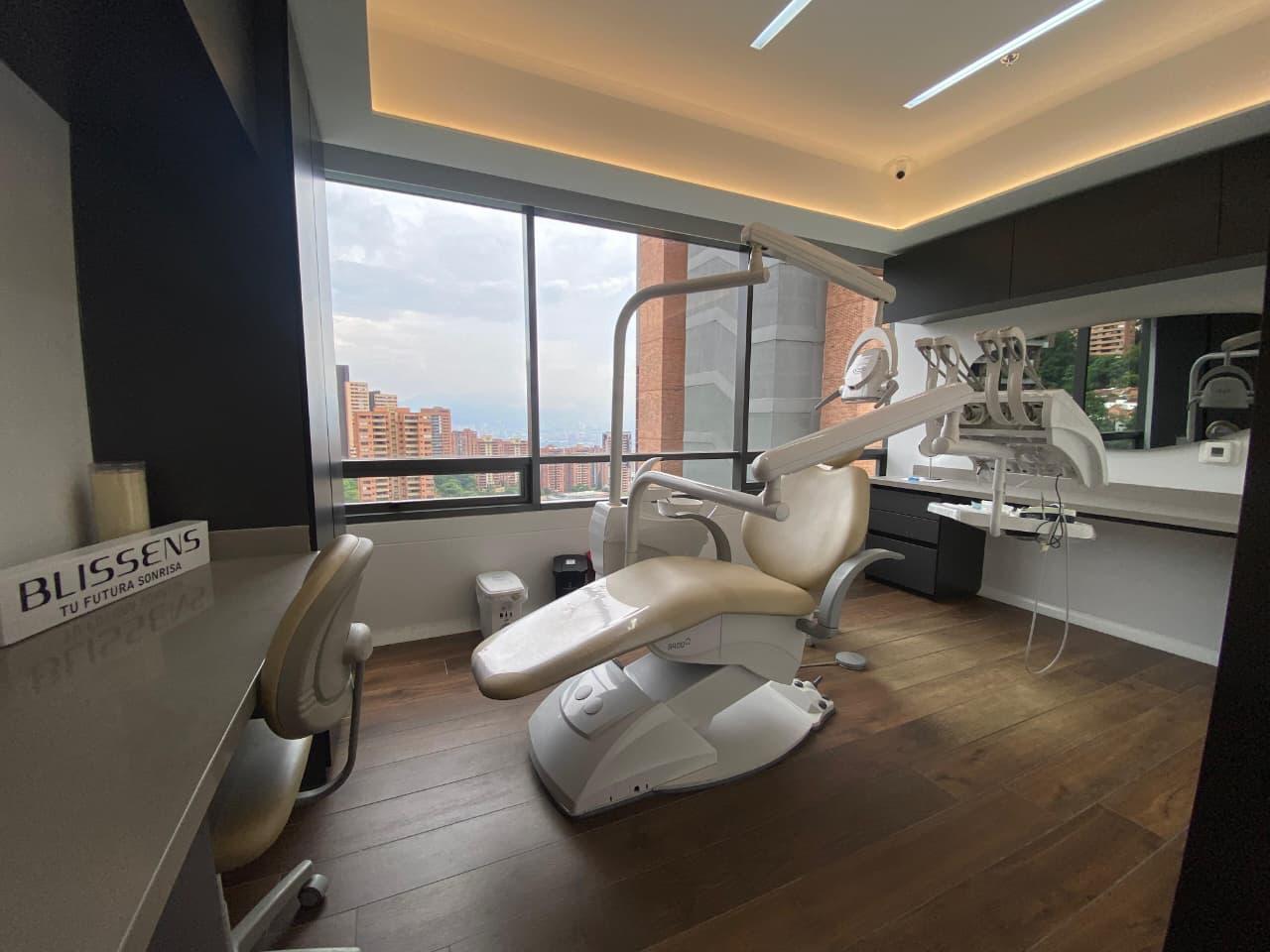 Surgical operatory with city view
