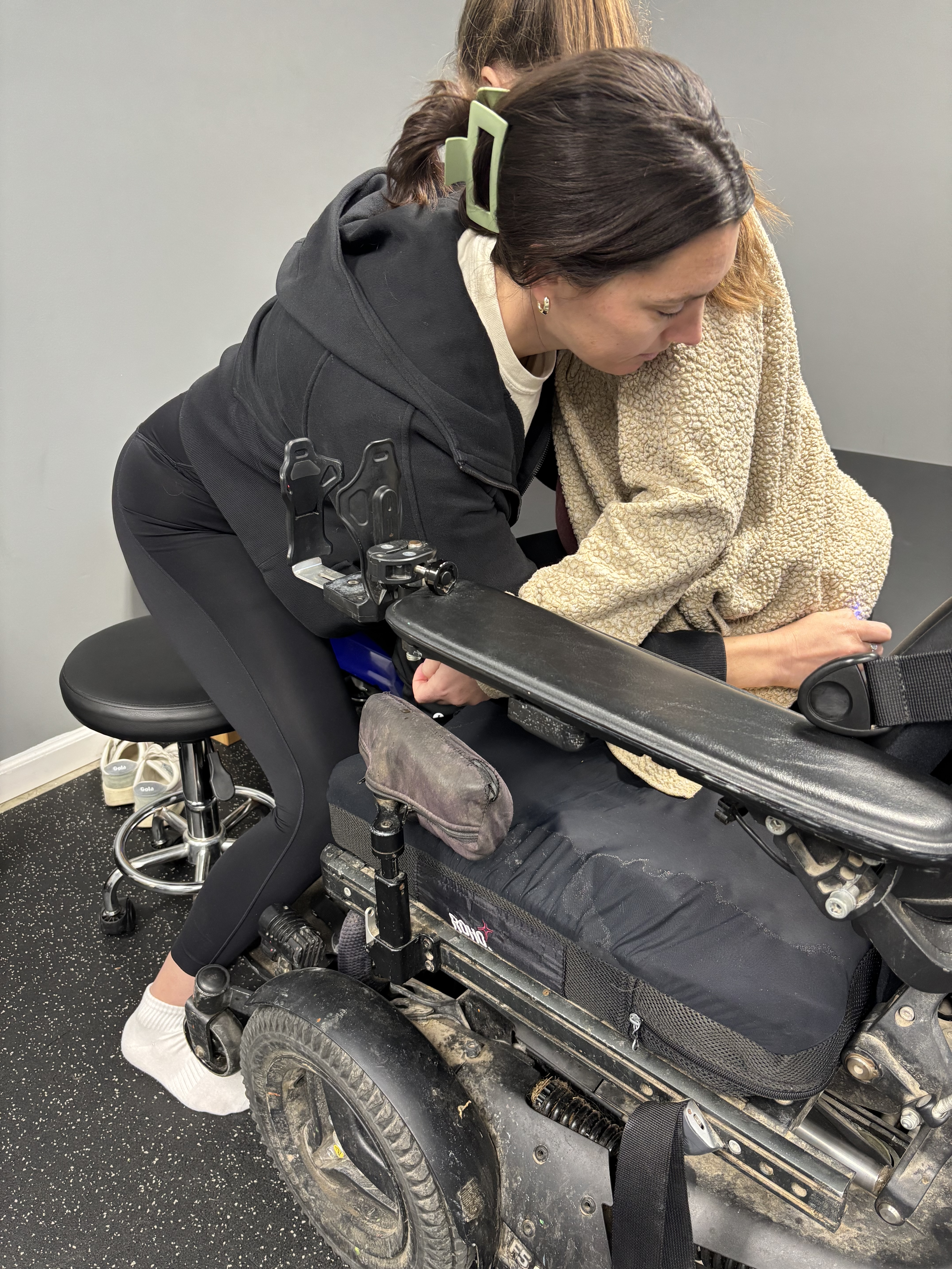 Dr. Lauren Young working with a patient during a wheelchair evaluation at NeuroElite PT