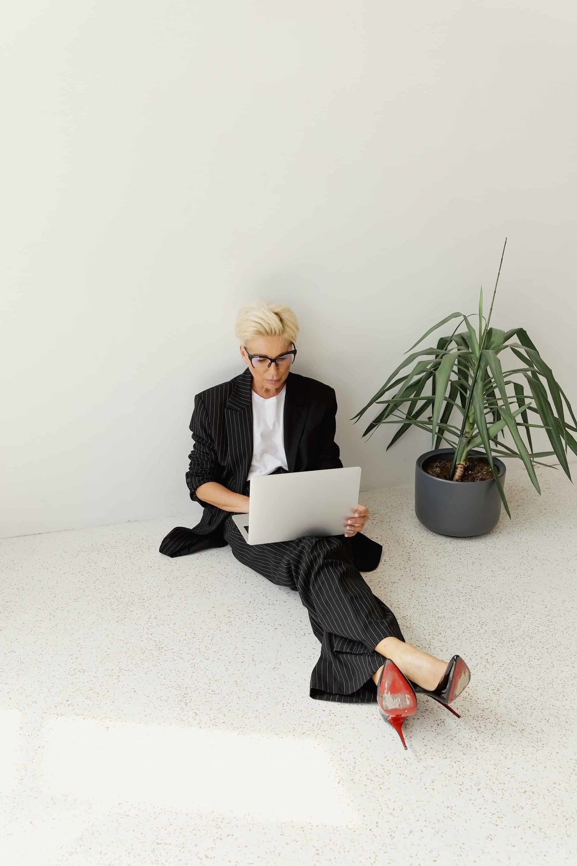 Middle-Aged Entrepreneur Woman Looking at her computer wanting to create a funnel