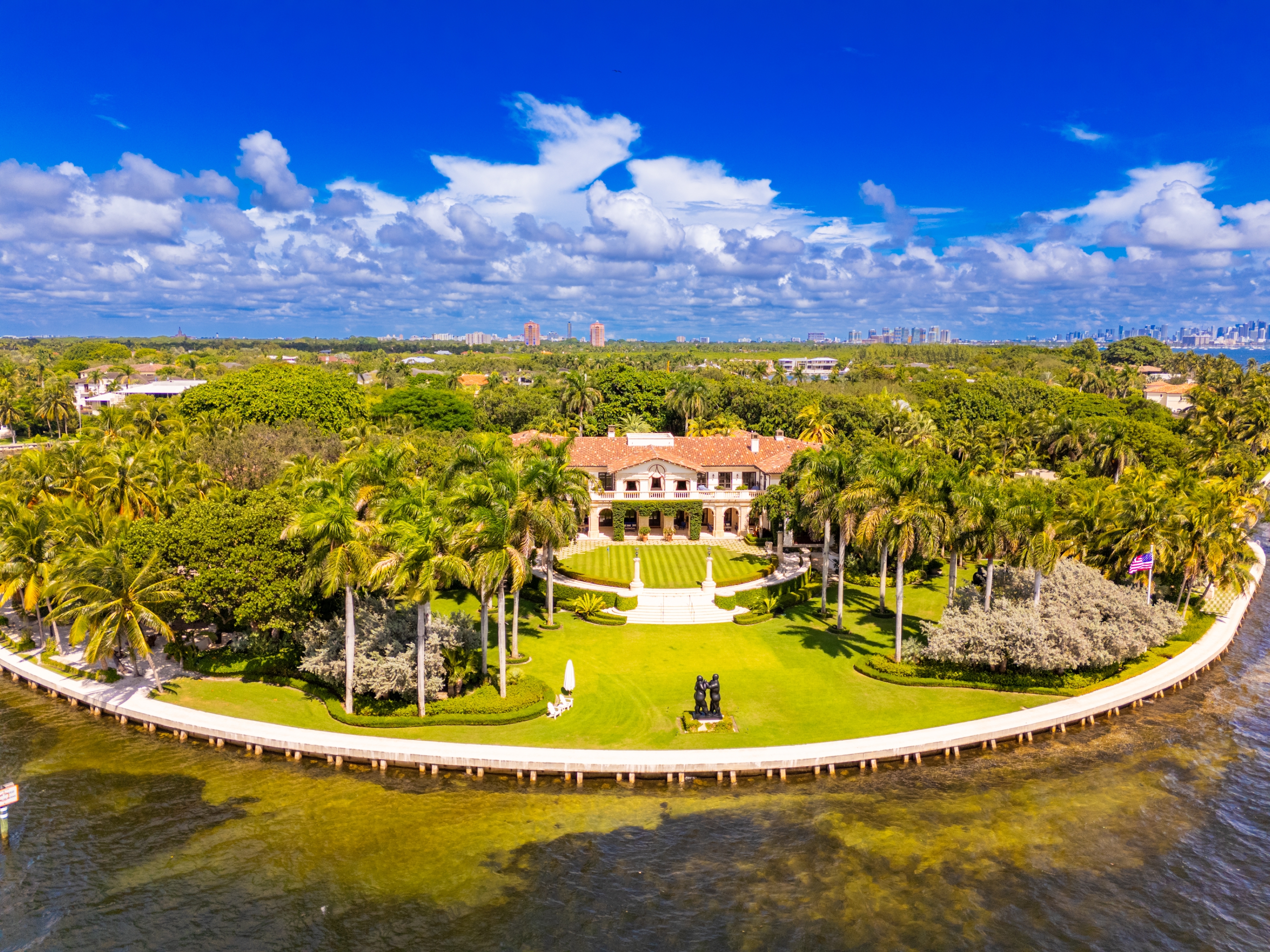 Luxury single family home in Coral Gables neighborhoods on the bay Luxury single family home in Coral Gables neighborhoods on the bay