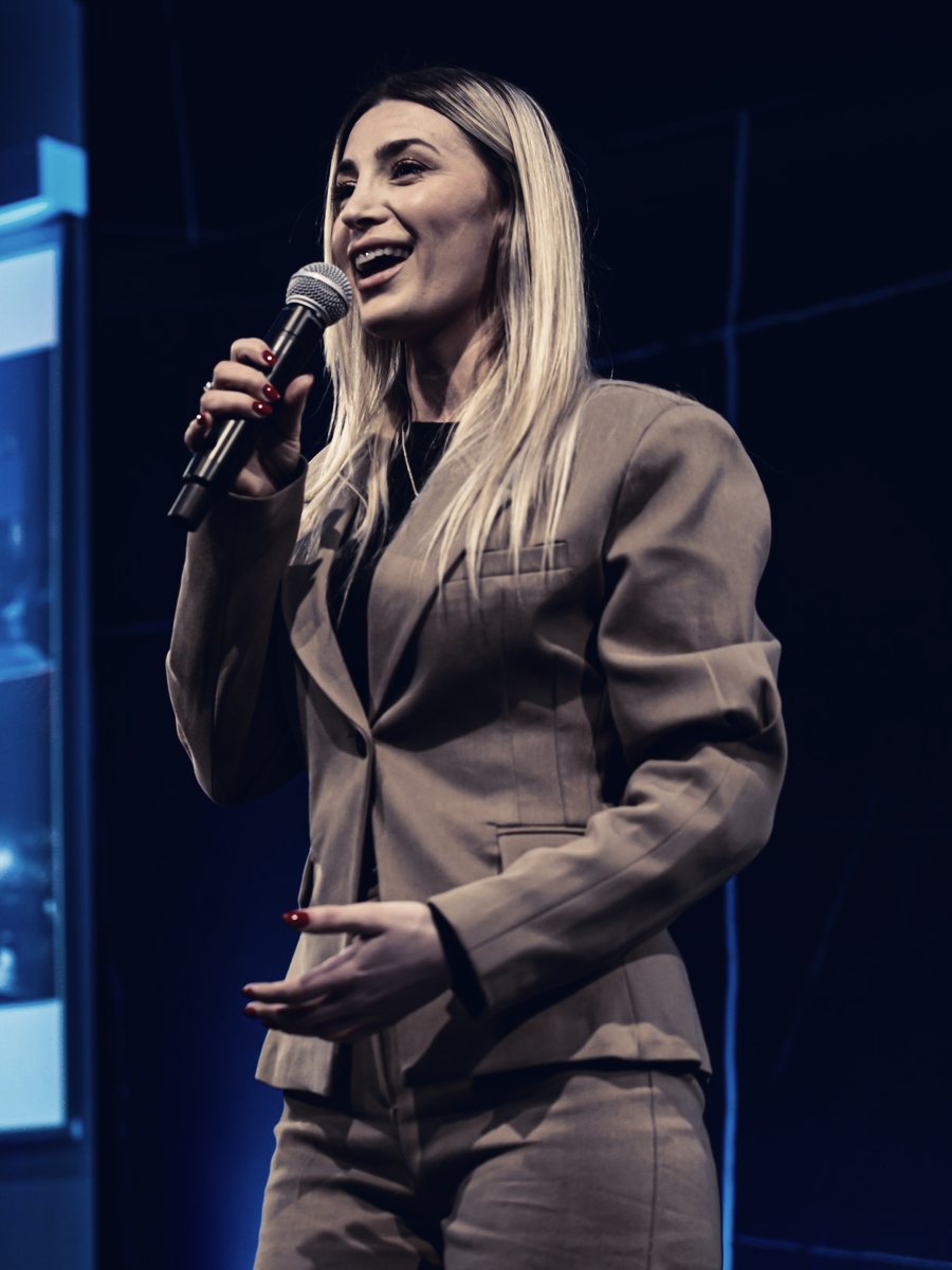 Eva në skenën e MNF