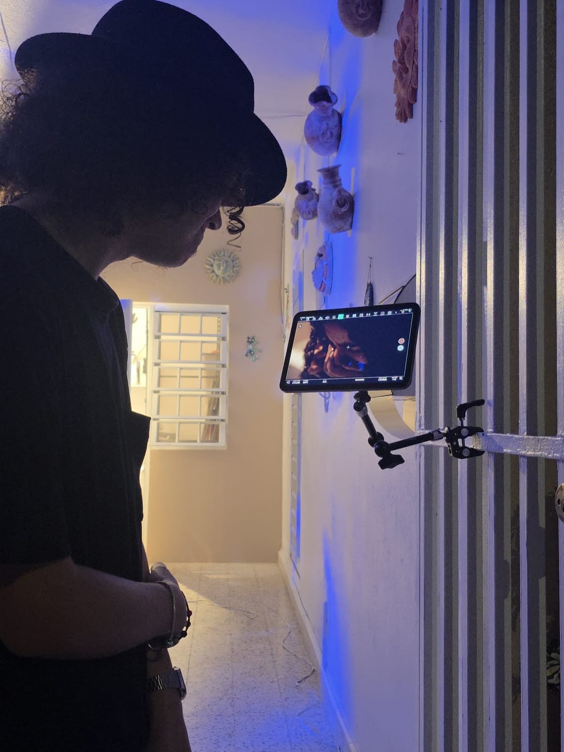 Behind the scenes 25