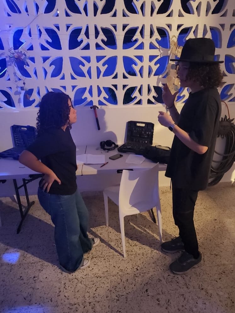 Behind the scenes 39