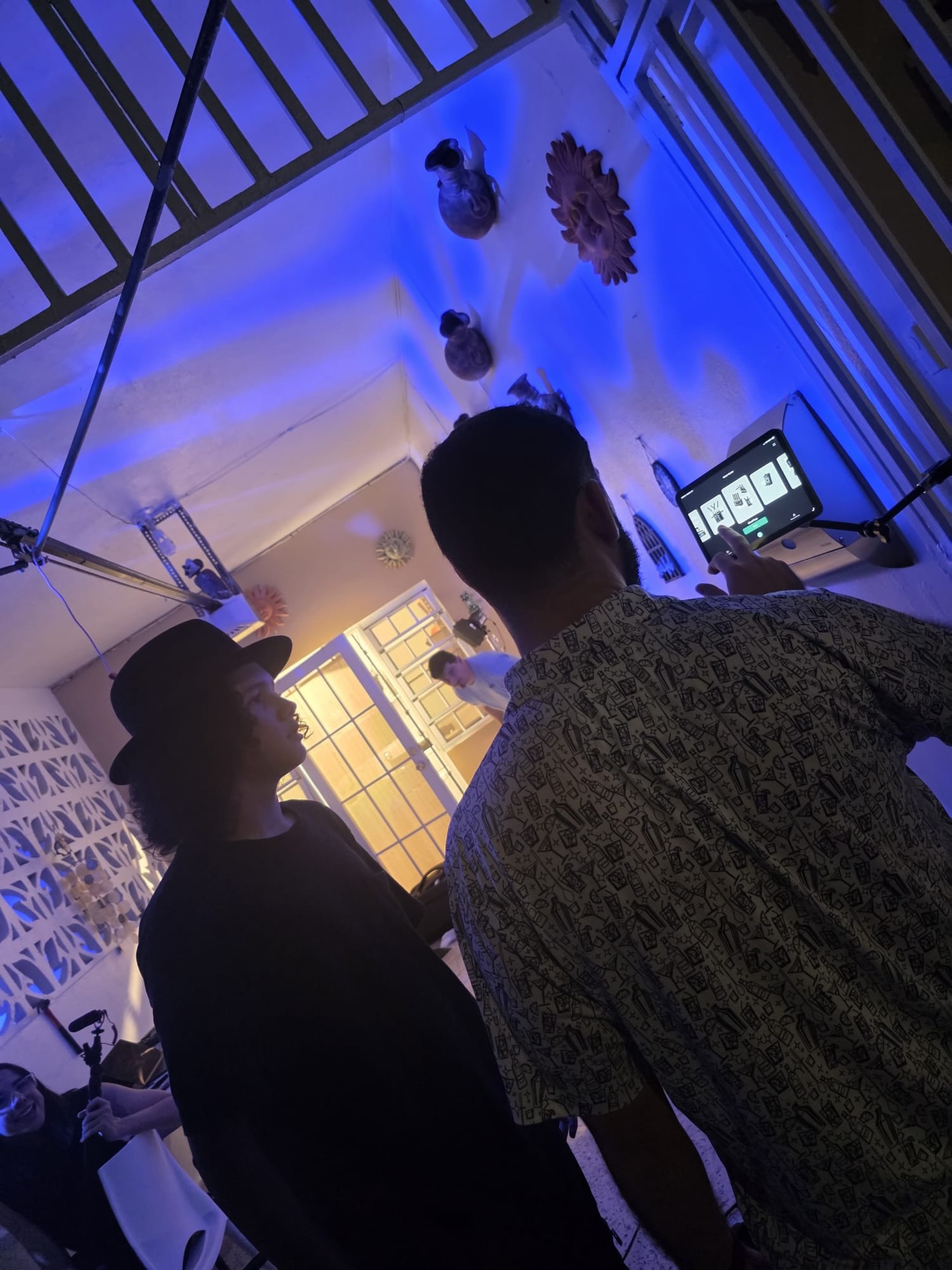 Behind the scenes 7