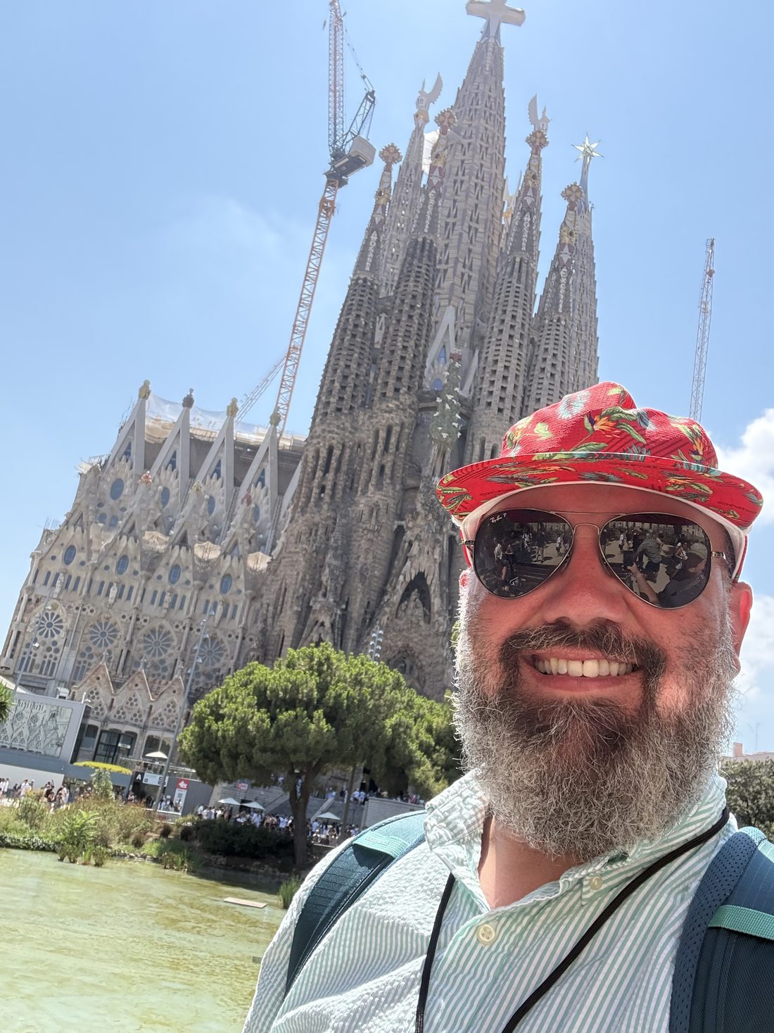 Jon in front of the Sagrada Fam&iacute;lia