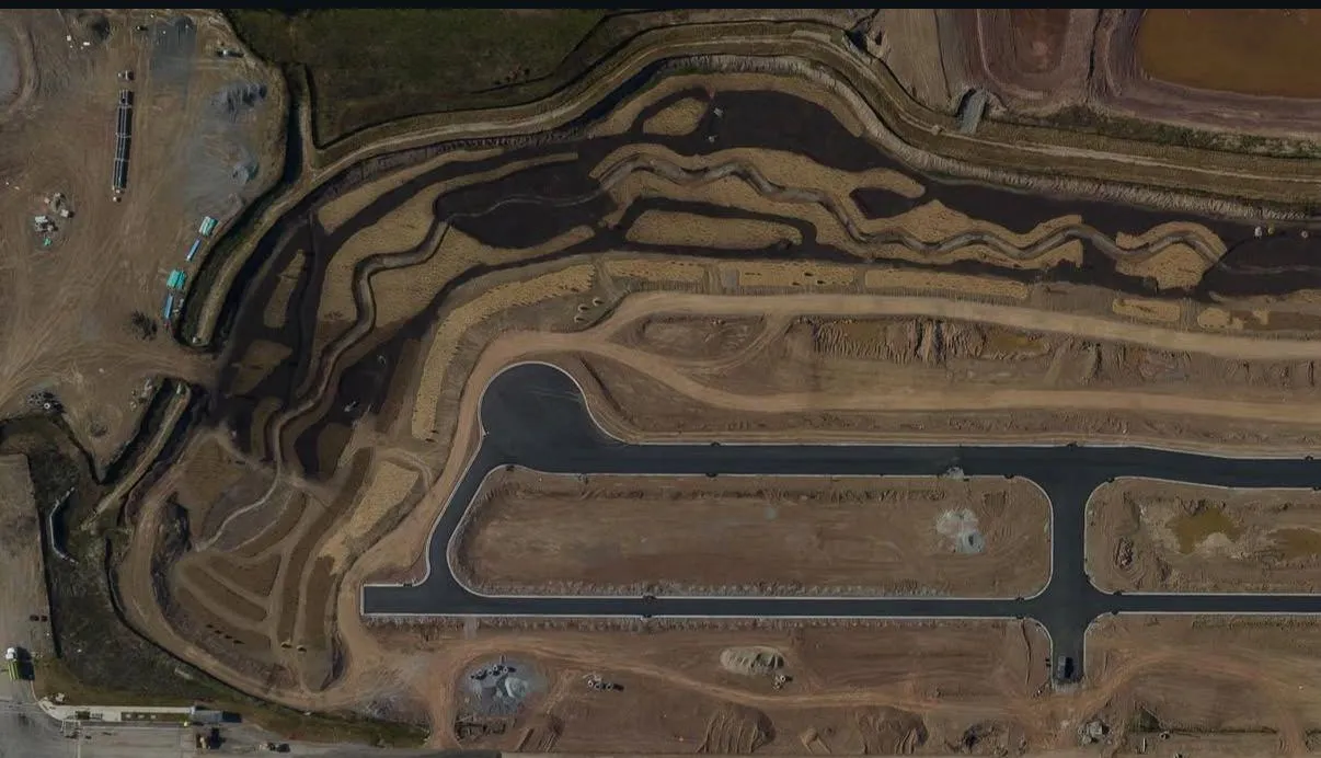 Full-scope land clearing, grubbing, cut and fill earthworks, utility trenching, and granular base preparation for commercial and institutional builds.