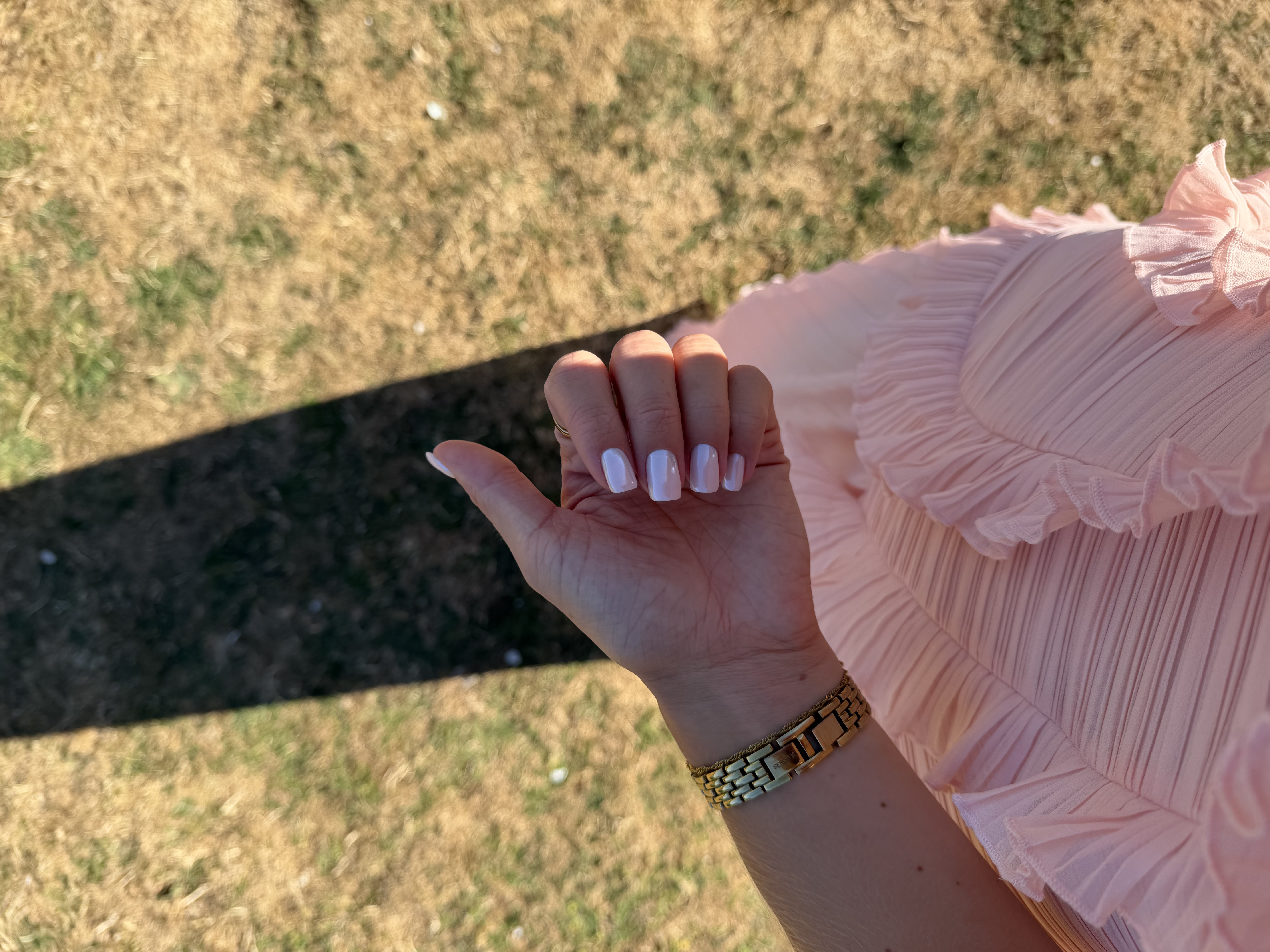 Glossy manicured nails by Ami