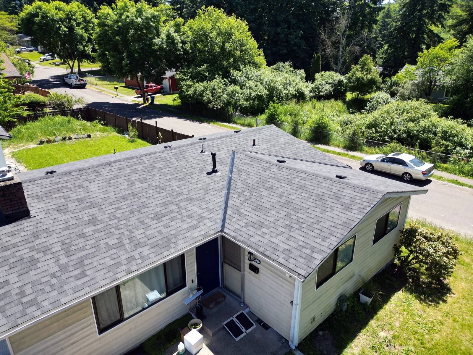 GreenCity Roofing & Siding team and project footage
