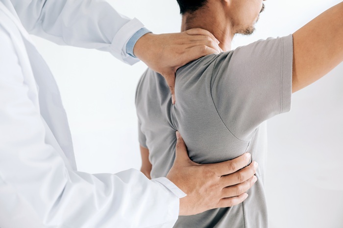 chiropractic adjsutment to patient in Tucson AZ