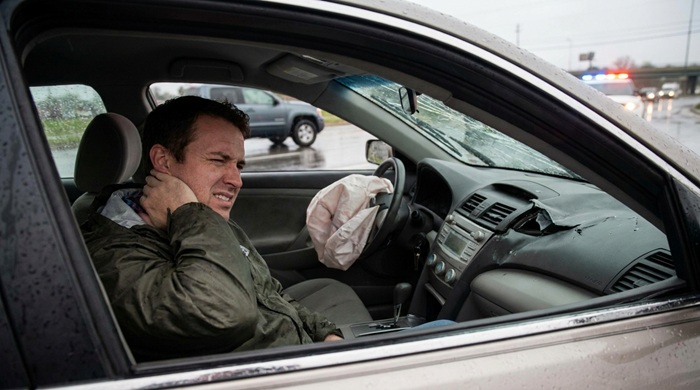 Main invloved in a highway car accident in Tucson and he is in pain