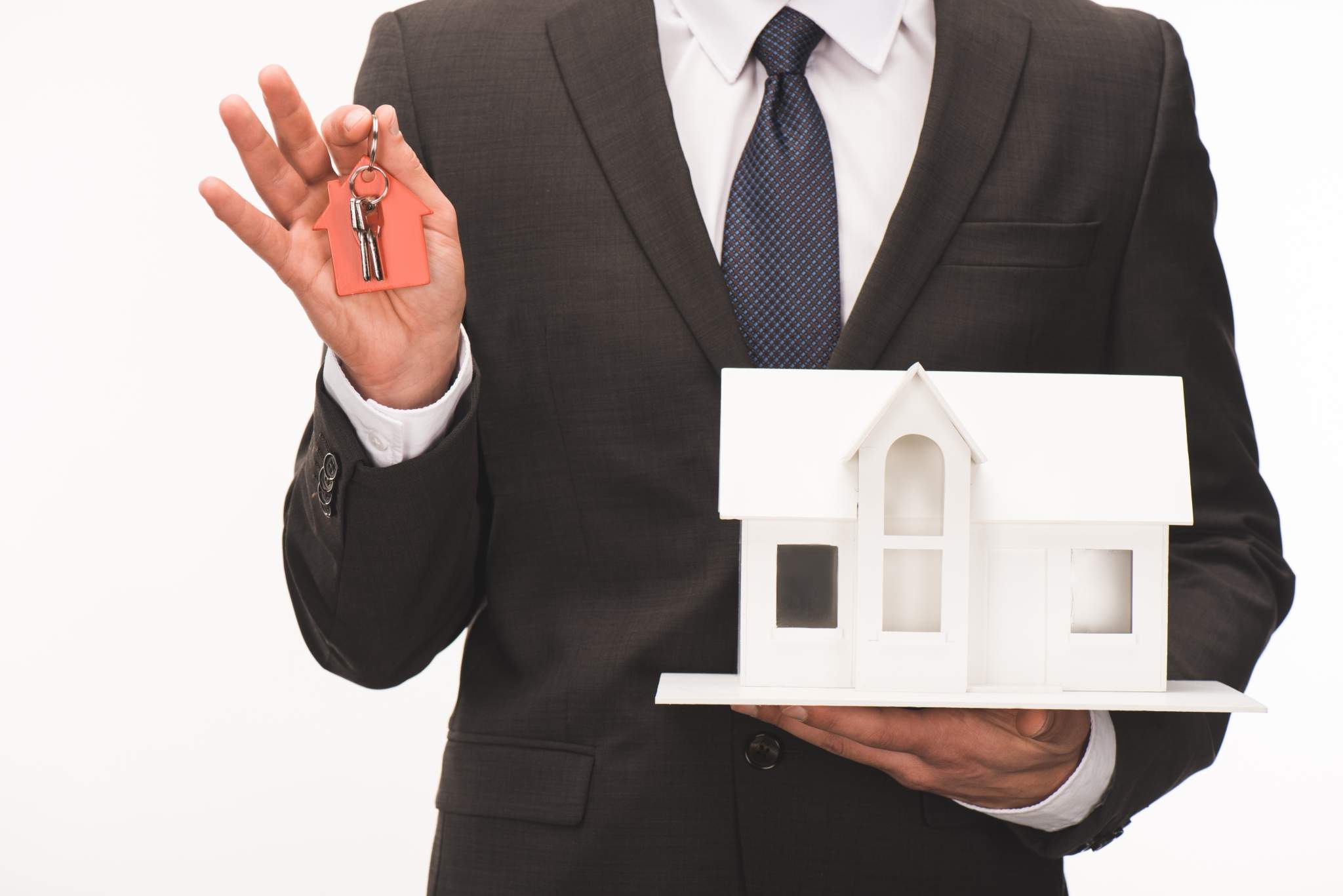 Top 5 Mistakes to Avoid When Hiring a Real Estate Agent for Your Rental Property in 2024