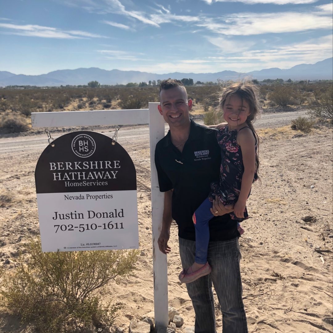 Justin Donald with his daughter at a Las Vegas property listing