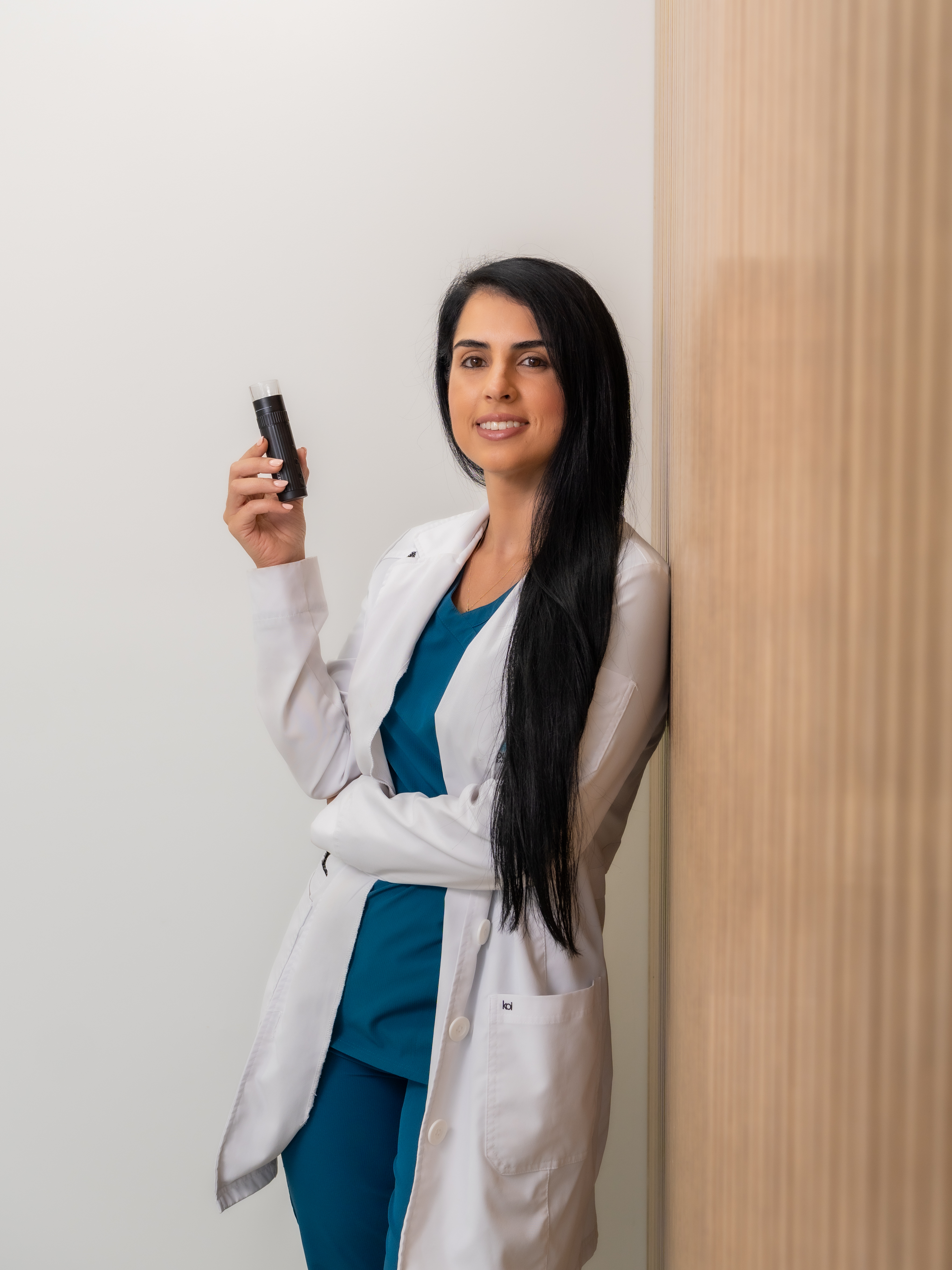 Dra. Andrea Colmenares — equipo médico Capilart Margarita