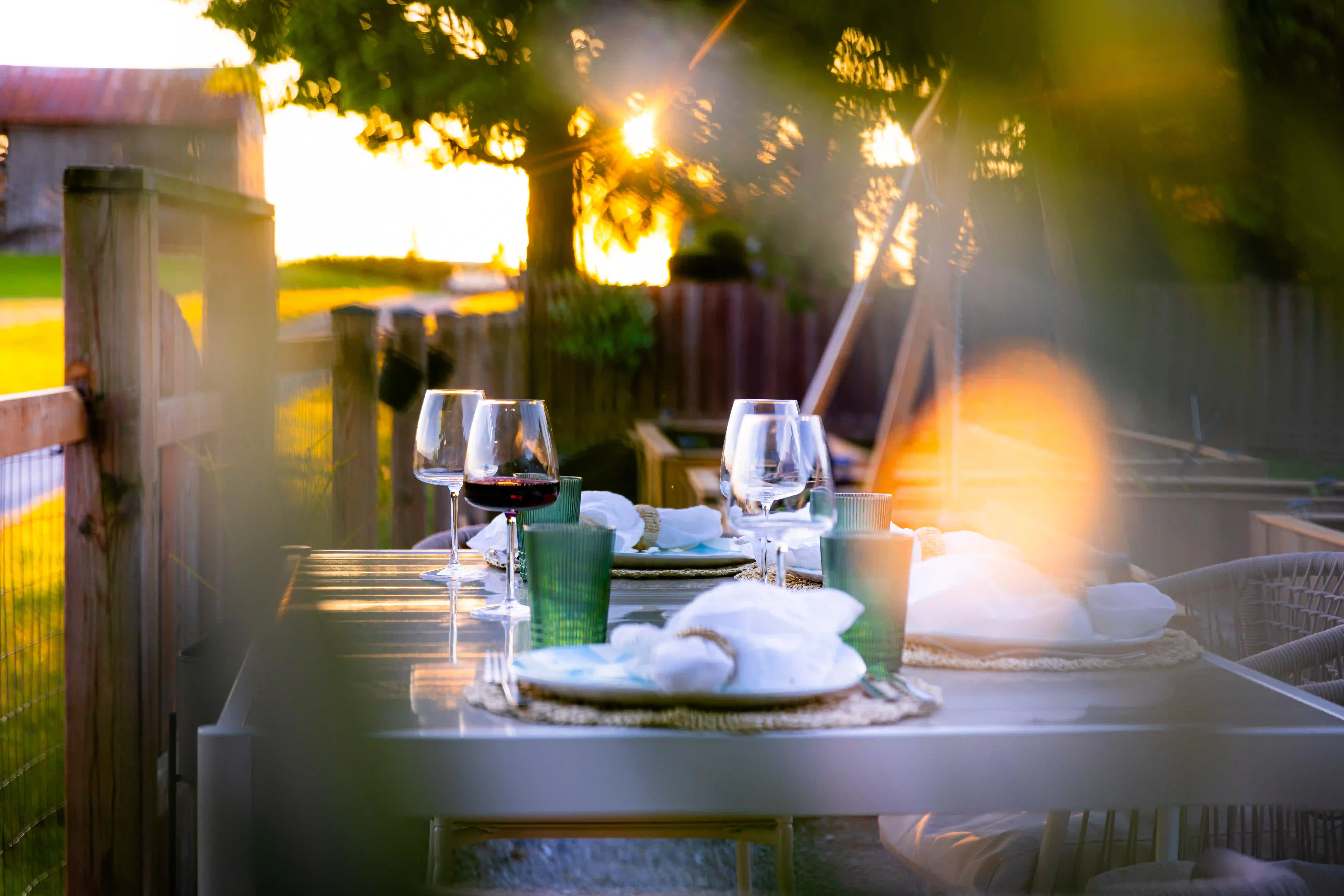 Outdoor seating at The White House