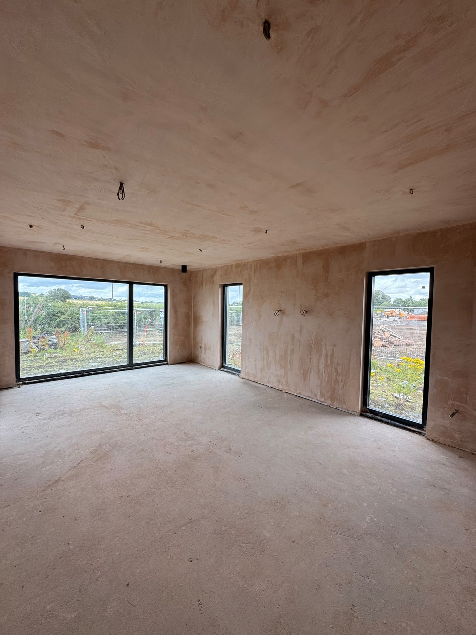 Smooth skim plaster finish on walls and ceiling by CTL Plastering