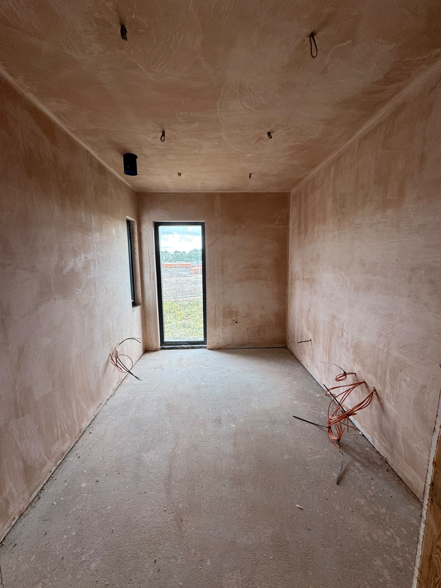 Clean skim plaster finish on walls by CTL Plastering, Linlithgow
