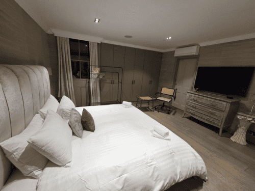 {{ custom_values.service_1 }} in {{custom_values.biz_area_1})