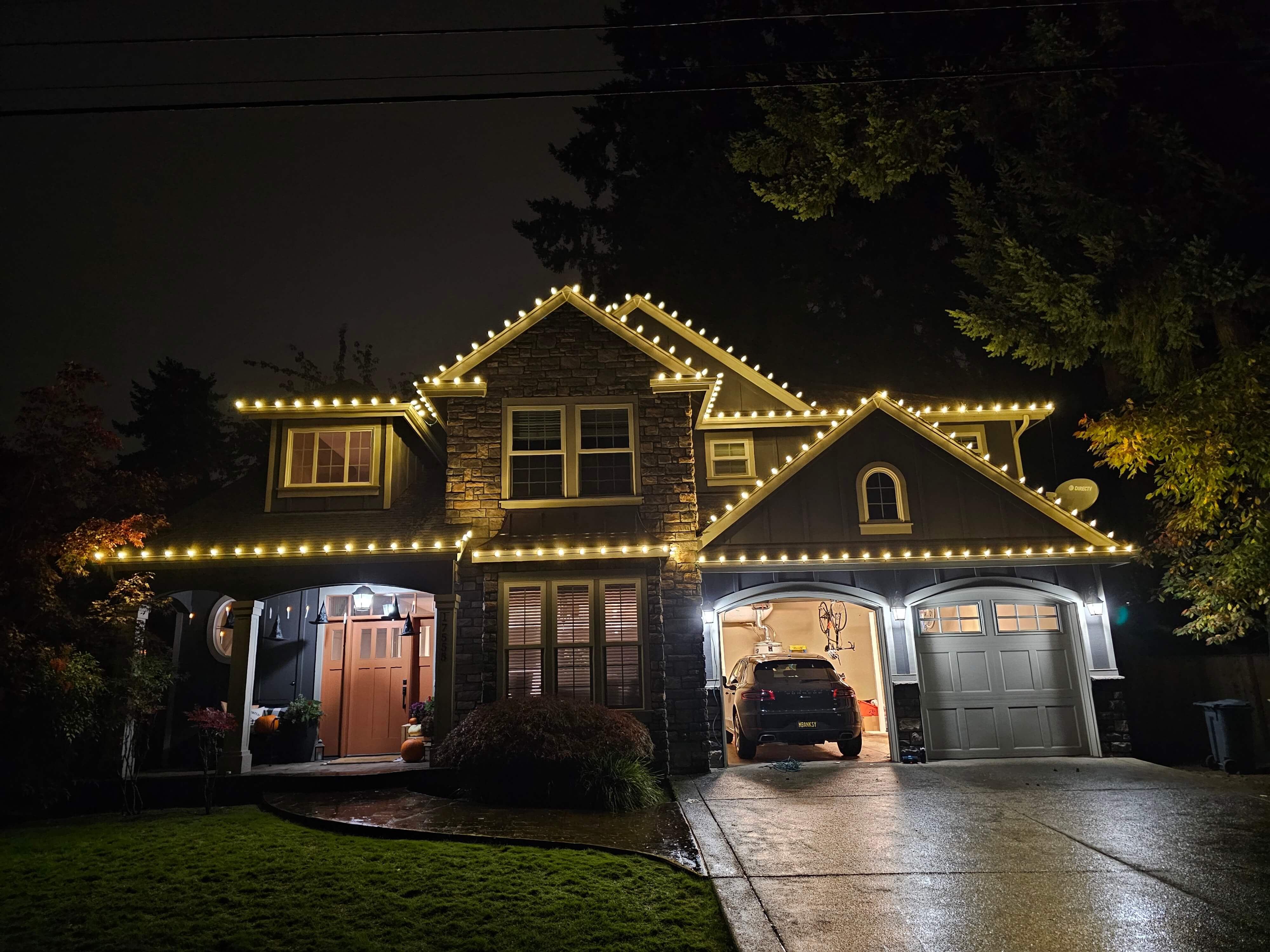 Custom roofline Christmas lights Oregon
