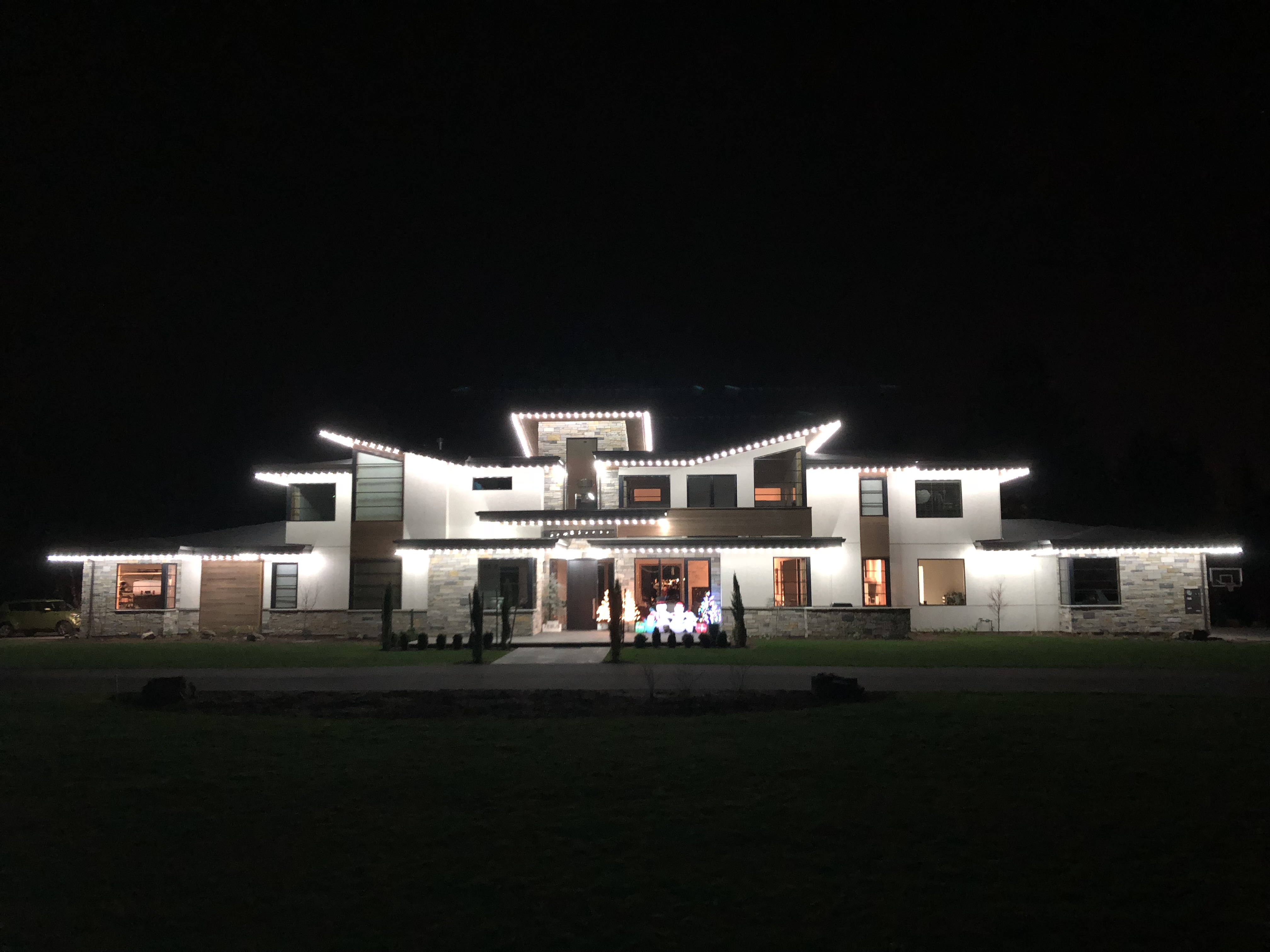 Custom Christmas light installation Portland Oregon