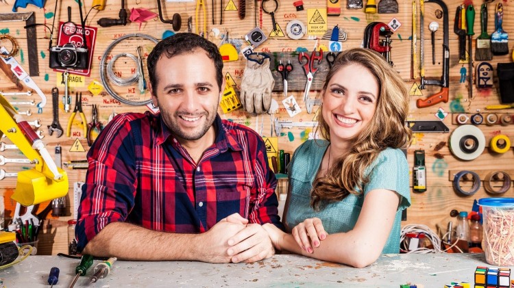 The Brazilian couple Manual do Mundo share content about science and technology.