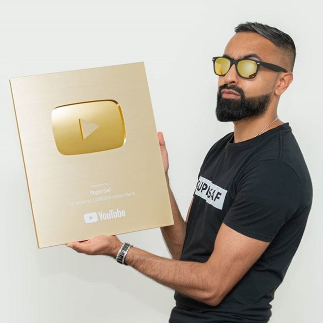 Top UK tech influencer SuperSaf mainly post tech reviews of major brand smartphones.