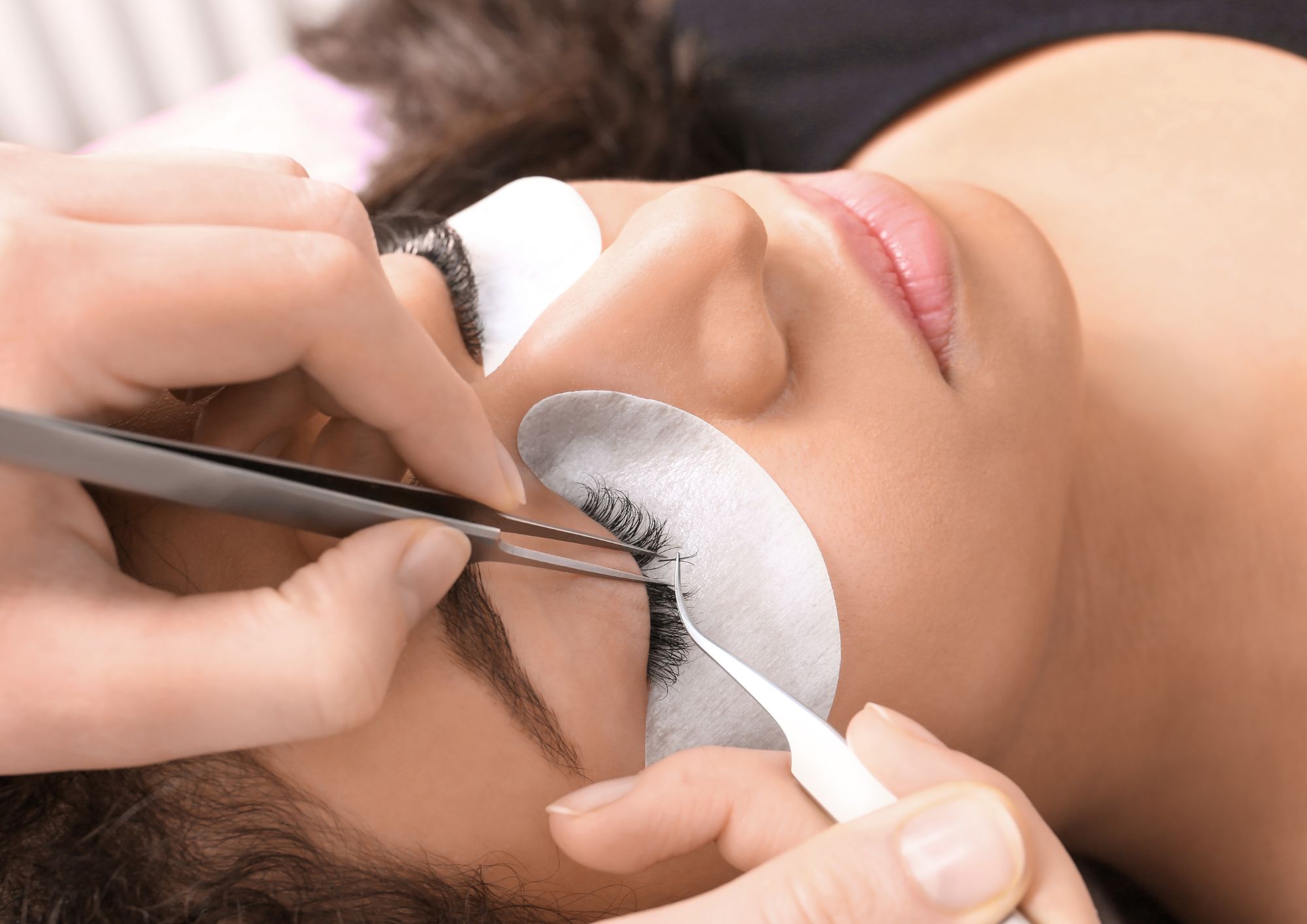 Bombshell volume full set lash extensions