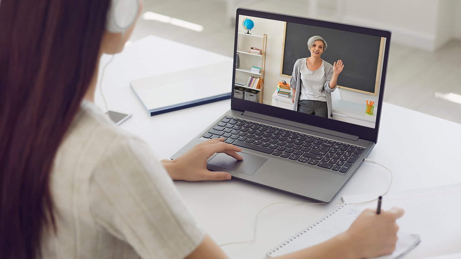 A lesson taking place online