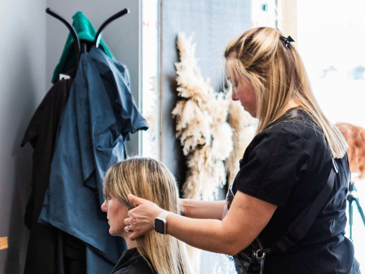 A TNB student and tutor working together on the salon floor